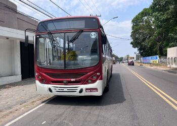 Com ônibus sucateados, transporte público atormenta passageiros em Manaus