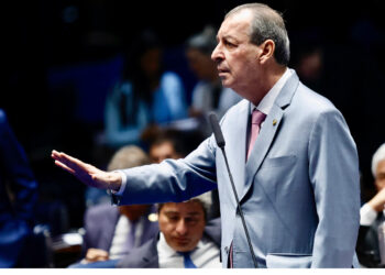 Senador Omar pede suspensão de casas de apostas online até regulamentação do setor