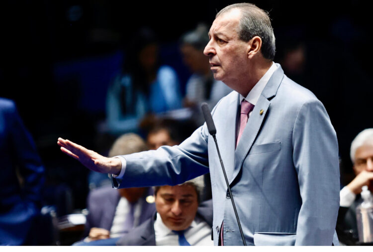 Senador Omar pede suspensão de casas de apostas online até regulamentação do setor