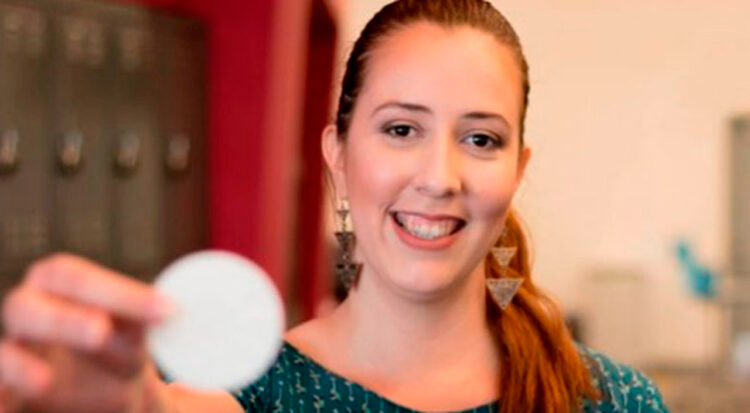 Biomédica brasileira cria chip capaz de detectar 18 tipos de câncer em estágio inicial em apenas 15 minutos