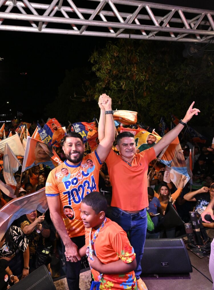 David Almeida é recebido com festa nos bairros Alvorada e Santa Luzia neste sábado