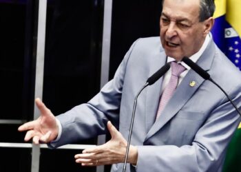 Omar Aziz recebe apoio no Senado sobre pedido de suspensão imediata de ‘bets’