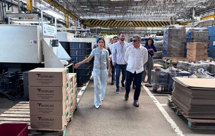 Suframa conhece projetos de bioplásticos da Tutiplast e debate futuro da indústria — Suframa