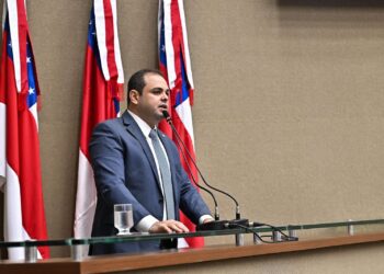 Leis de Roberto Cidade ampliam mecanismos educacionais no Amazonas e promovem o fortalecimento das atividades do profissional da educação