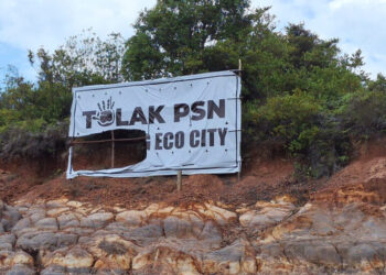 A banner rejecting PSN that was damaged by irresponsible individuals on Rempang Island.