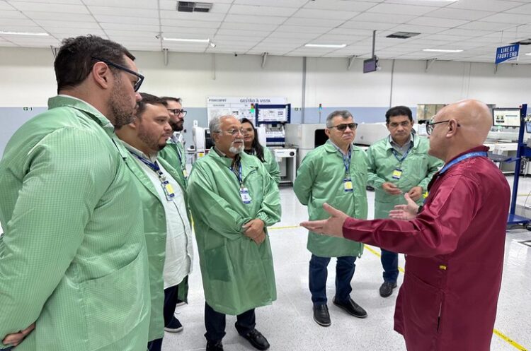 Suframa conhece processos produtivos da Foxconn Moebg — Suframa