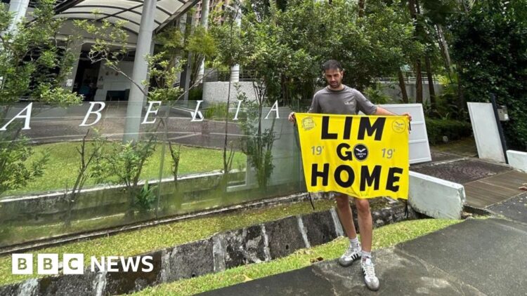 Adeptos do Valência detidos em Singapura por causa de protesto futebolístico