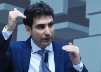 BC não deveria votar para definir meta de inflação, diz Galípolo