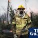 'É uma guerra de guerrilha': equipes de bombeiros brasileiras combatem incêndios na Amazônia – e os incendiários que os iniciam | Brasil