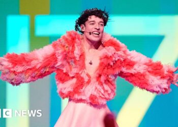 O vencedor da Eurovisão, Nemo, diz que os organizadores não fizeram o suficiente para apoiar atos em meio às tensões de Israel