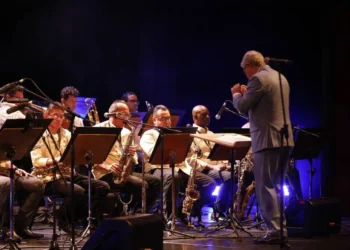 Orquestra tocando no Teatro Amazonas na abertura da Virada Sustentável Manaus 2022, realizada pela Fundação Amazônia Sustentável (FAS).