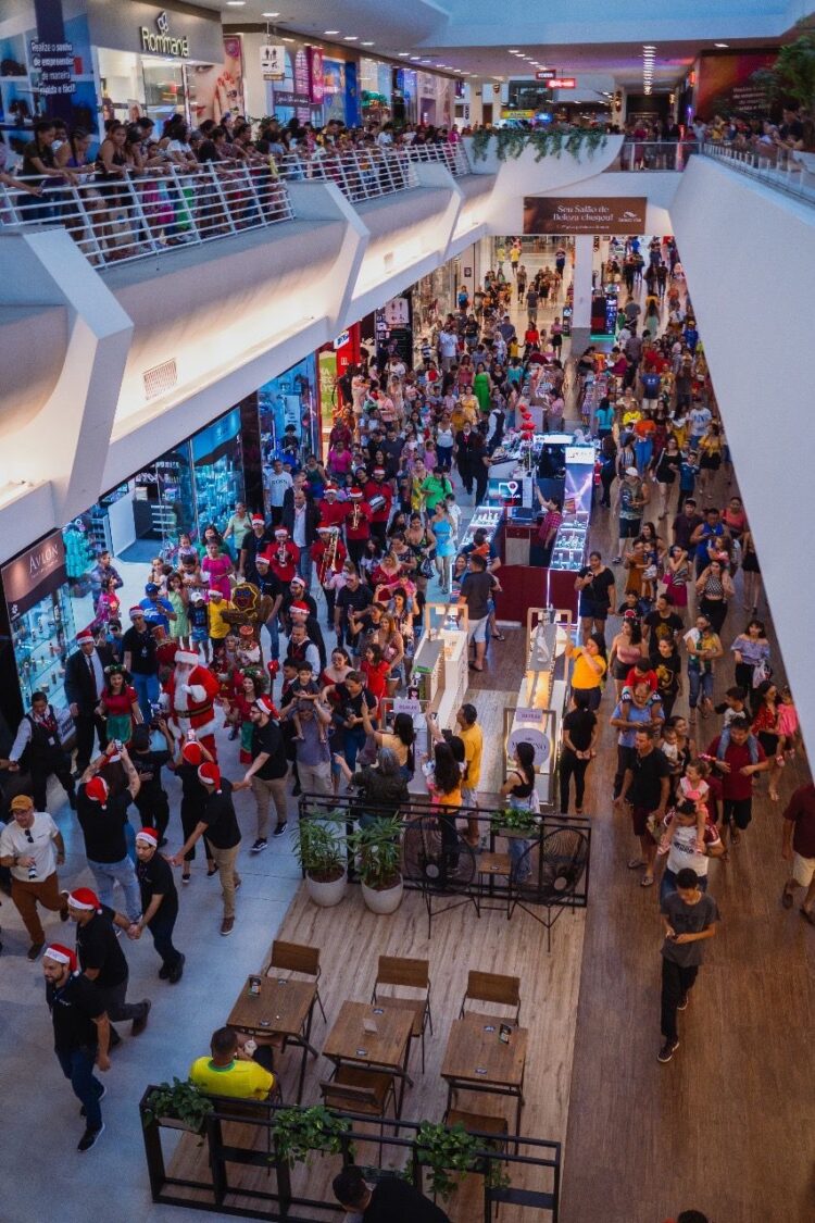 Papai Noel chega na zona norte de Manaus com muita música, diversão e personagens neste domingo