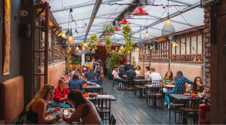 Pesquisa da Abrasel revela otimismo no setor de bares e restaurantes para o fim de 2024