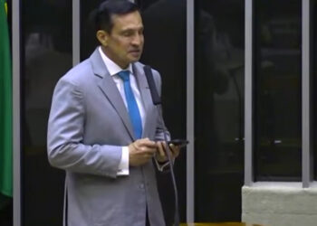 Apoio aos pescadores e avanço na logística do AM: Sidney Leite garante investimentos para pesca e portos de Manaus