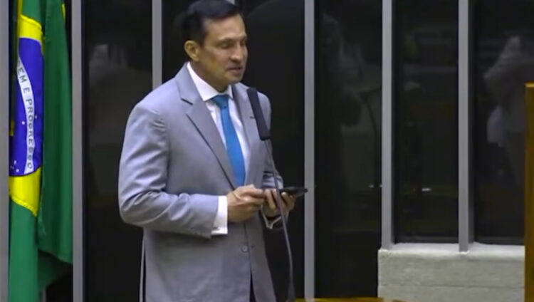 Apoio aos pescadores e avanço na logística do AM: Sidney Leite garante investimentos para pesca e portos de Manaus