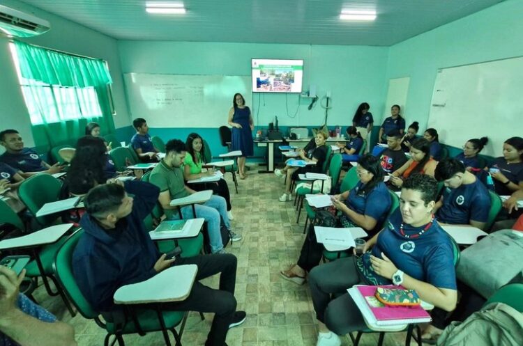 Suframa participa de programação de curso de Turismo da UEA em Novo Airão — Suframa