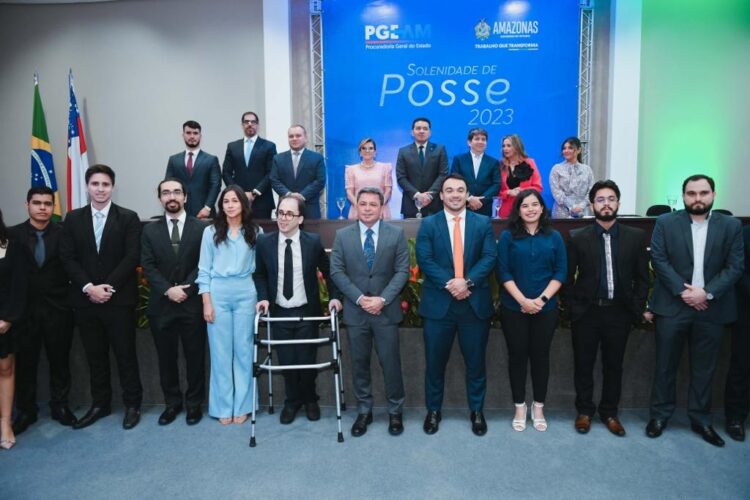 Governo do Amazonas dá posse a novos procuradores e servidores aprovados em concursos públicos