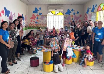 Servidores e colaboradores da Suframa realizam doação de presentes para crianças do Lar Batista Janell Doyle — Suframa