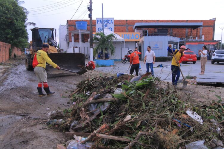 Mutirão de Limpeza em Parintins avança, atendendo diversos bairros da cidade