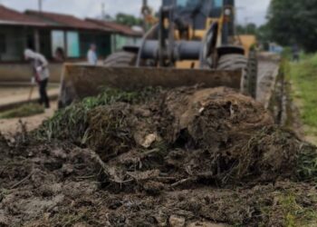 Mutirão de Limpeza marca o primeiro dia de mandato de Dr. Lázaro, em Fonte Boa