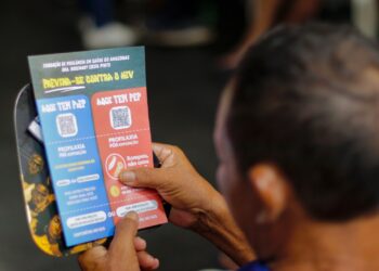 Janeiro Branco: pessoas em situação de rua participam de roda de conversa sobre saúde mental