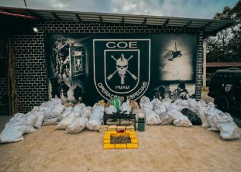 Em ação conjunta no rio Solimões, Polícia Militar do Amazonas e Polícia Federal apreendem cerca de 1,4 tonelada de drogas e fuzis