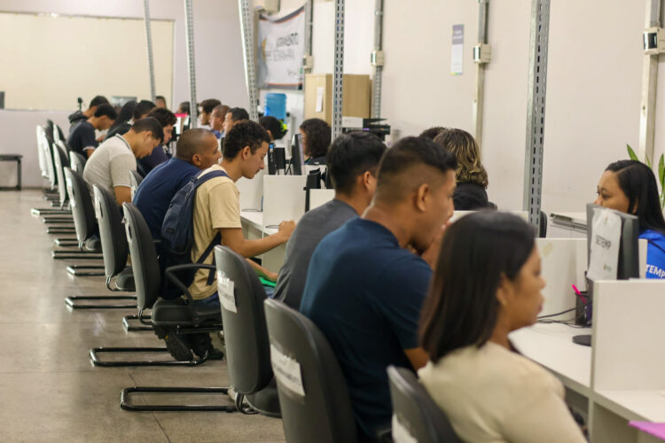 Sine Amazonas divulga 156 vagas de emprego para esta segunda-feira