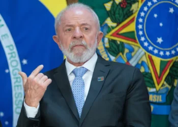 Lula se queixa de vazamentos em reta final antes de reforma ministerial