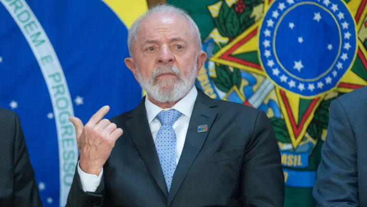 Lula se queixa de vazamentos em reta final antes de reforma ministerial