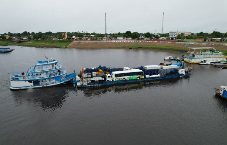 Uarini Avança: Gestão Marcos Martins e Kelly Penedo recebe maquinários para transformar o município