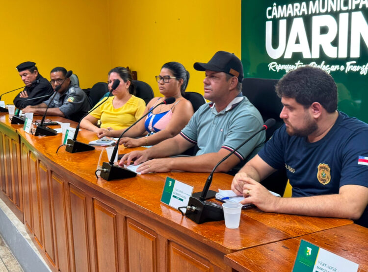 Prefeito Marcos Martins se reúne presidentes das comunidades para discutirem ações emergenciais de segurança pública em Uarini