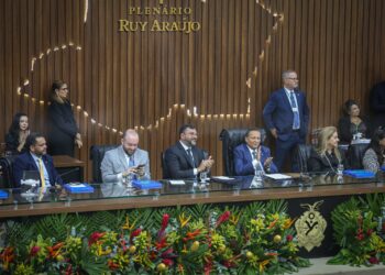 Ensinos bilíngue, tecnológico e sustentável são destaques em leitura da mensagem pelo governador Wilson Lima