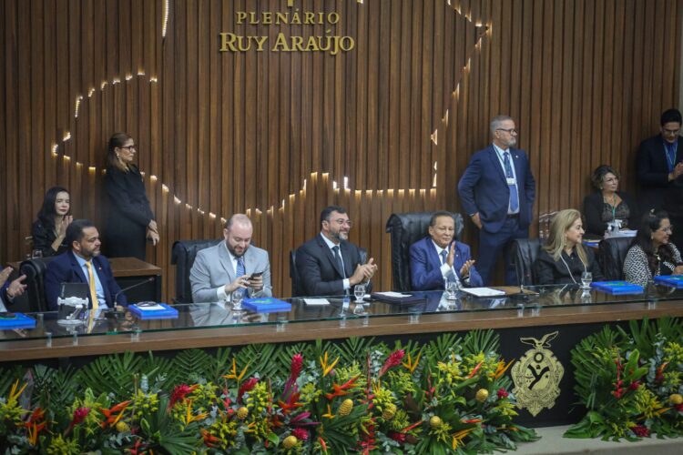 Ensinos bilíngue, tecnológico e sustentável são destaques em leitura da mensagem pelo governador Wilson Lima