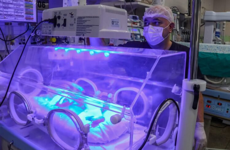 SES-AM inova no diagnóstico de icterícia neonatal, com uso de equipamento de ponta na Maternidade Ana Braga