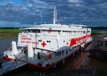 Barco Hospital São João XXIII faz mais de 1,4 mil atendimentos nos primeiros dois dias em Manacapuru