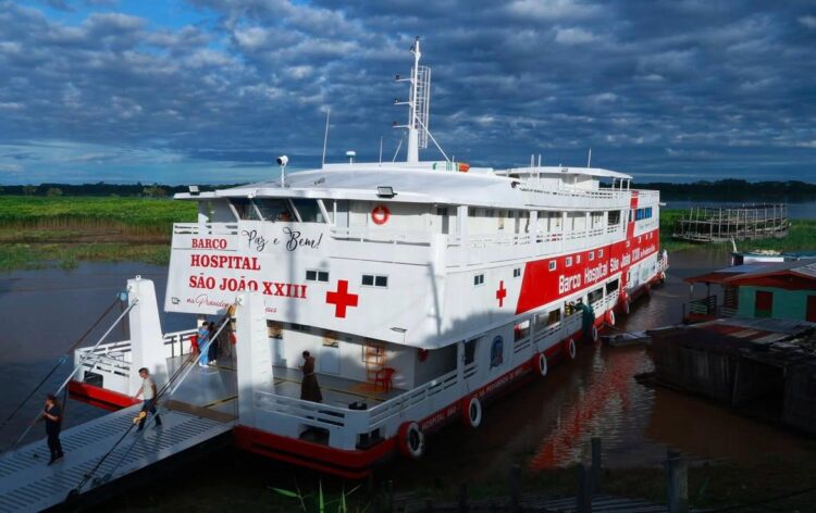 Barco Hospital São João XXIII faz mais de 1,4 mil atendimentos nos primeiros dois dias em Manacapuru