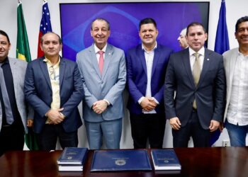 Prefeito de Uarini busca apoio federal em reunião com senador Omar Aziz em Brasília
