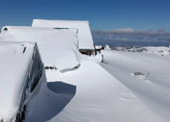 Neve cobre Espanha e gera alertas com imagens encantadoras; veja