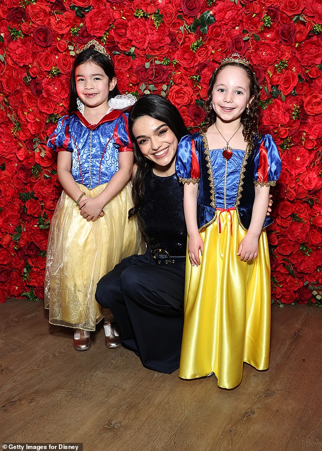 Ela conheceu muitos jovens fãs vestidos como a princesa da Disney