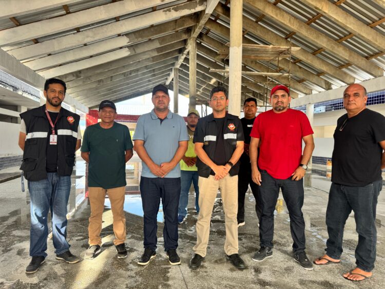 Prefeito Marcos Martins visita obras de educação em Uarini e reforça compromisso com o futuro das crianças