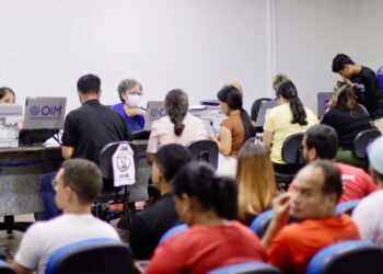 Governo do Amazonas convoca migrantes para a retirada de Registro Nacional Migratório no PAC Compensa