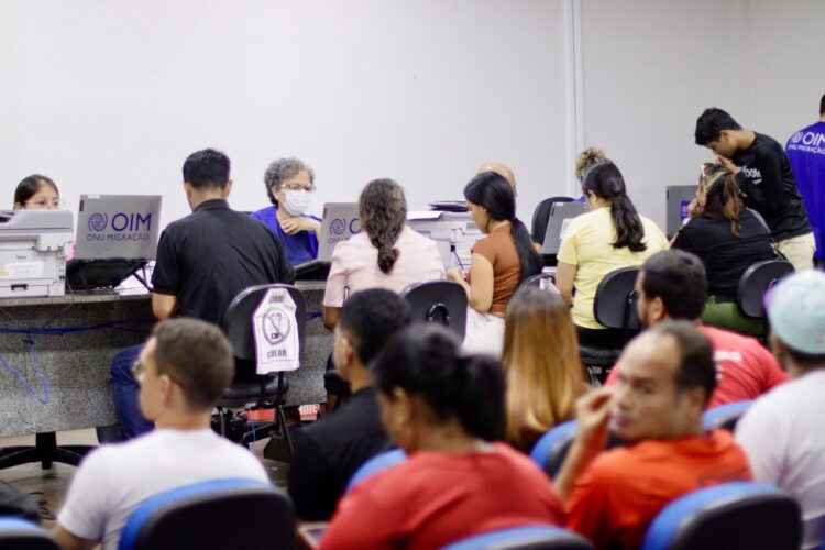 Governo do Amazonas convoca migrantes para a retirada de Registro Nacional Migratório no PAC Compensa