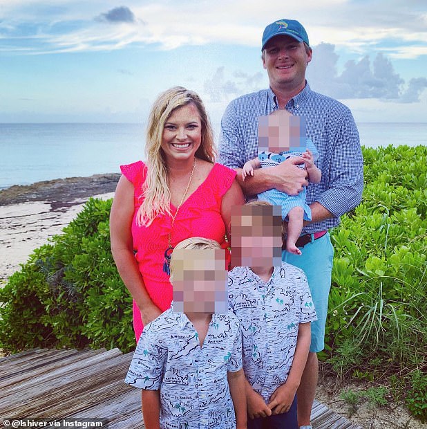 Aos 39 anos, o pai de três três anos, com sede na Geórgia, tinha 12 anos mais velho que o podcaster desbloqueado e ele ainda é tecnicamente casado com sua esposa Lindsay Shiver (L, na foto em 2021), que está em prisão domiciliar em Alabama Avan, neste agosto, por supostamente planejar o assassinato de assassinato