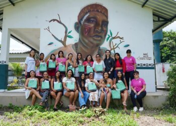Ação em comunidade indígena transforma maquiagem em ferramenta de empoderamento para mulheres - FAS