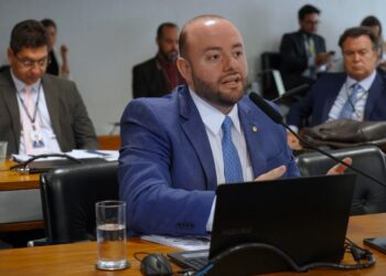 Deputado Fausto Jr cobra Ministério de Minas e Energia e Aneel sobre apagões no Amazonas