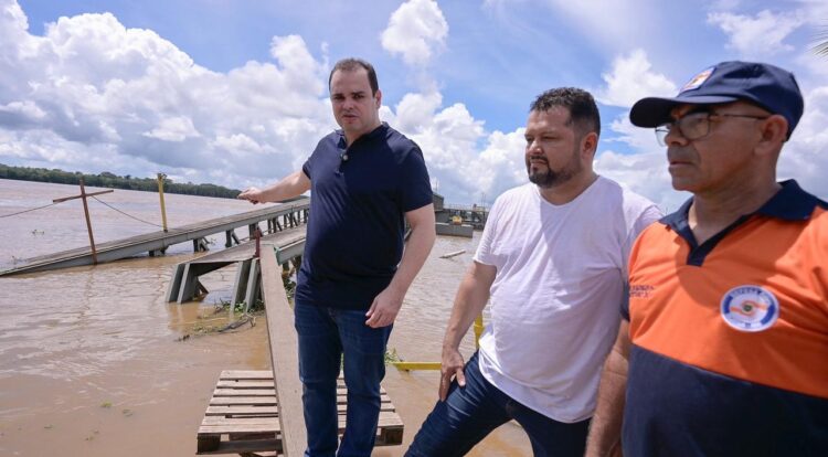 Em vistoria, Roberto Cidade cobra de DNIT ação efetiva para recuperação do Porto de Borba, que foi destruído por balsa de soja