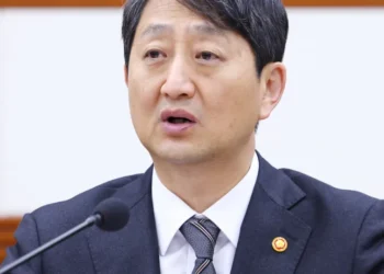 Coreia do Sul e EUA retomam negociações com foco em tarifas e navios