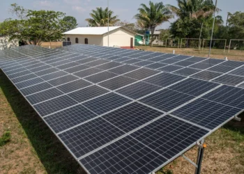 No Dia Mundial da Energia, Fundação Amazônia Sustentável destaca transformação de comunidades amazônicas com energia solar limpa e sustentável - FAS