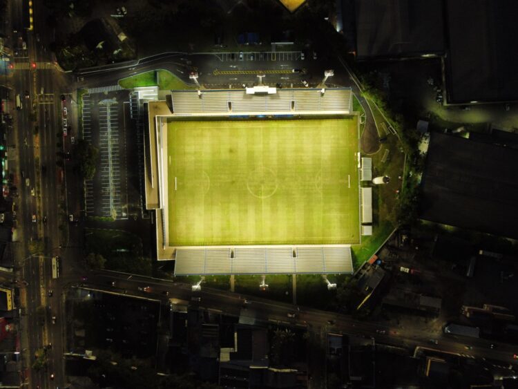 Governador Wilson Lima entrega Estádio Carlos Zamith revitalizado com nova iluminação e melhorias na estrutura