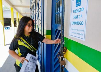 Governo do Amazonas entrega certificação para primeiras turmas do projeto Sine Primeiro Emprego